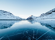 爱游戏平台下载-巢虫团AL先手开团击杀三人，后续乌鸦救主完成0换2