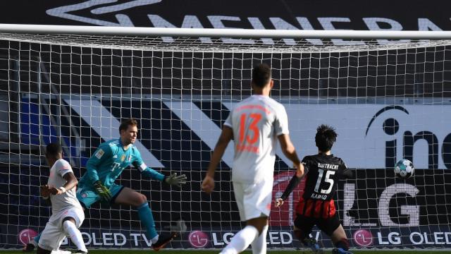 爱游戏登录入口-爱挖坑的拜仁终于没能爬出来，德甲的悬念活过来了