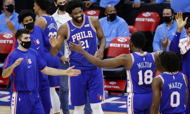 爱游戏登录入口-防守第一哈里斯复活 里弗斯的鸡汤助76人开局领跑